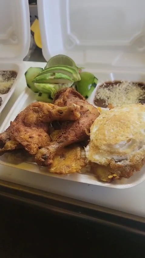 Pupusas Y Antojitos Salvadoreños
