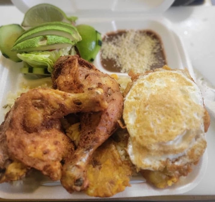 Pupusas Y Antojitos Salvadoreños
