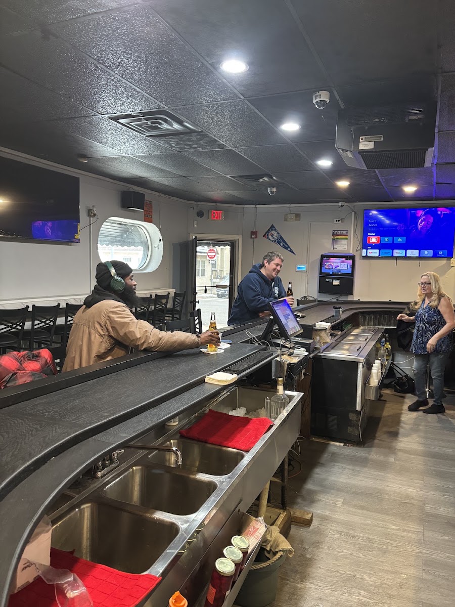 Tipsy’s Sports Bar & Grill
