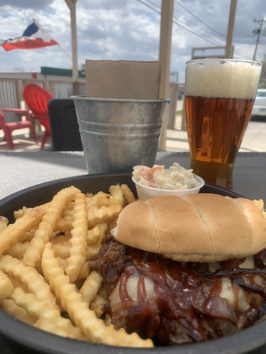 Captain & Tenille’s Grill