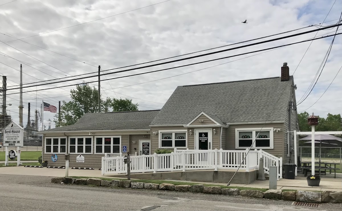 Aunt Alyee's Berd-House Deli and Catering