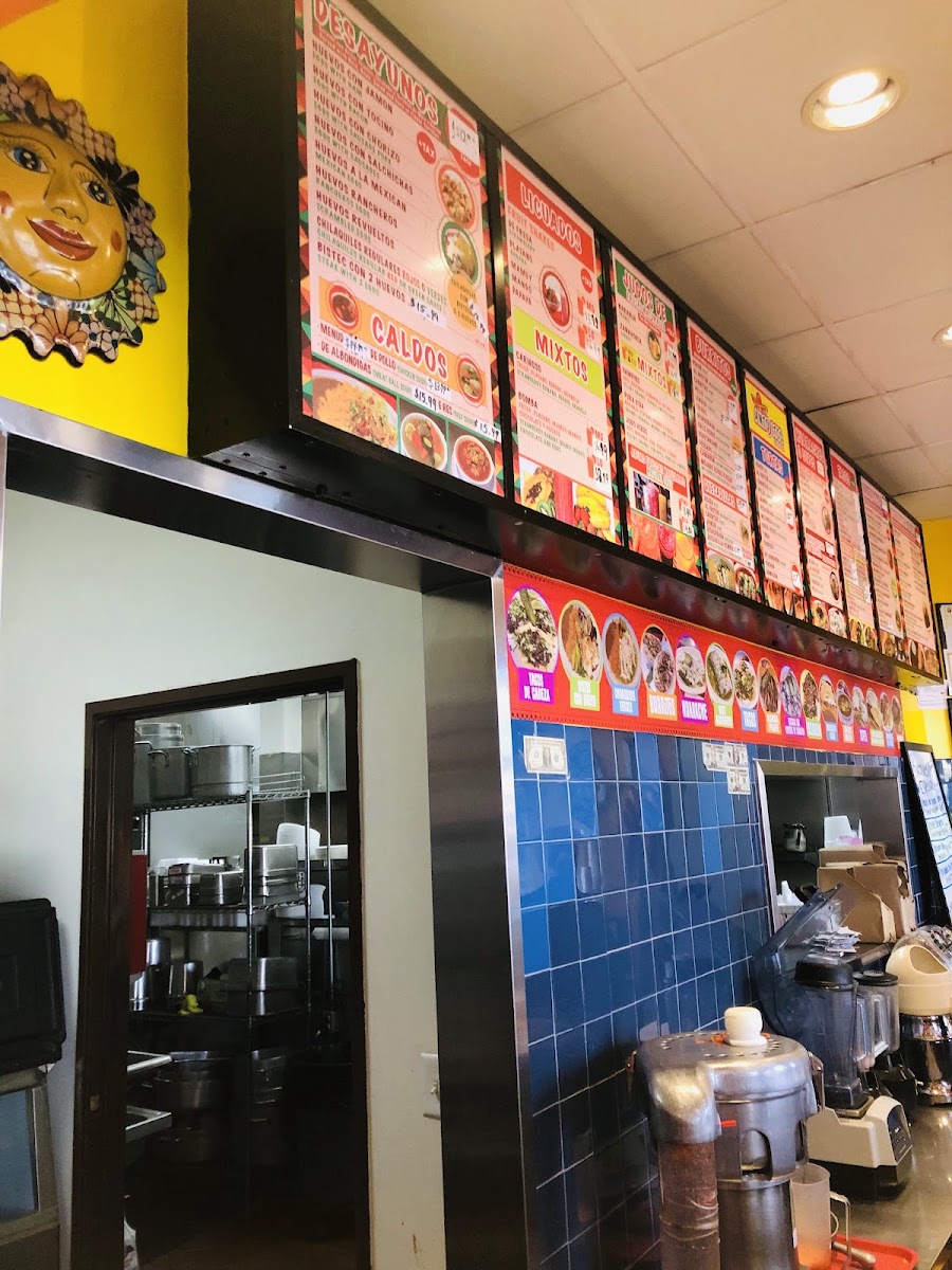 Antojitos Salvadoreños