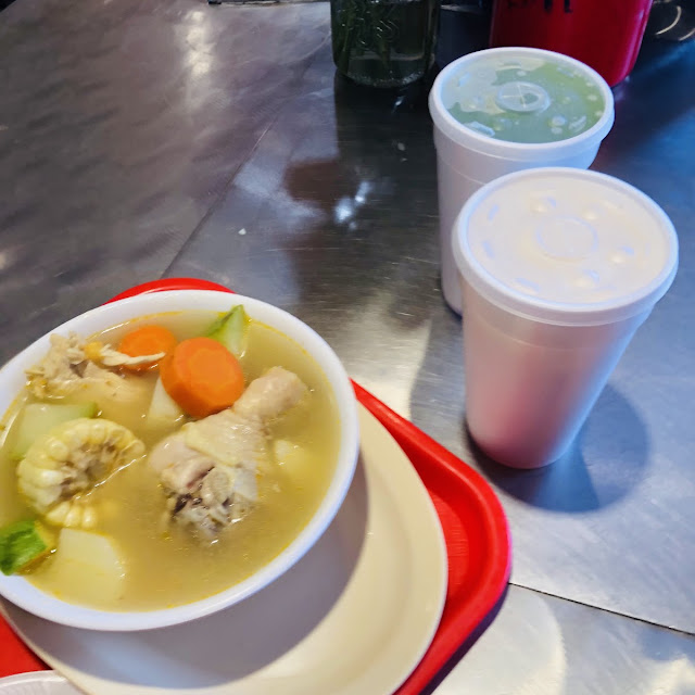 Caldo de Pollo