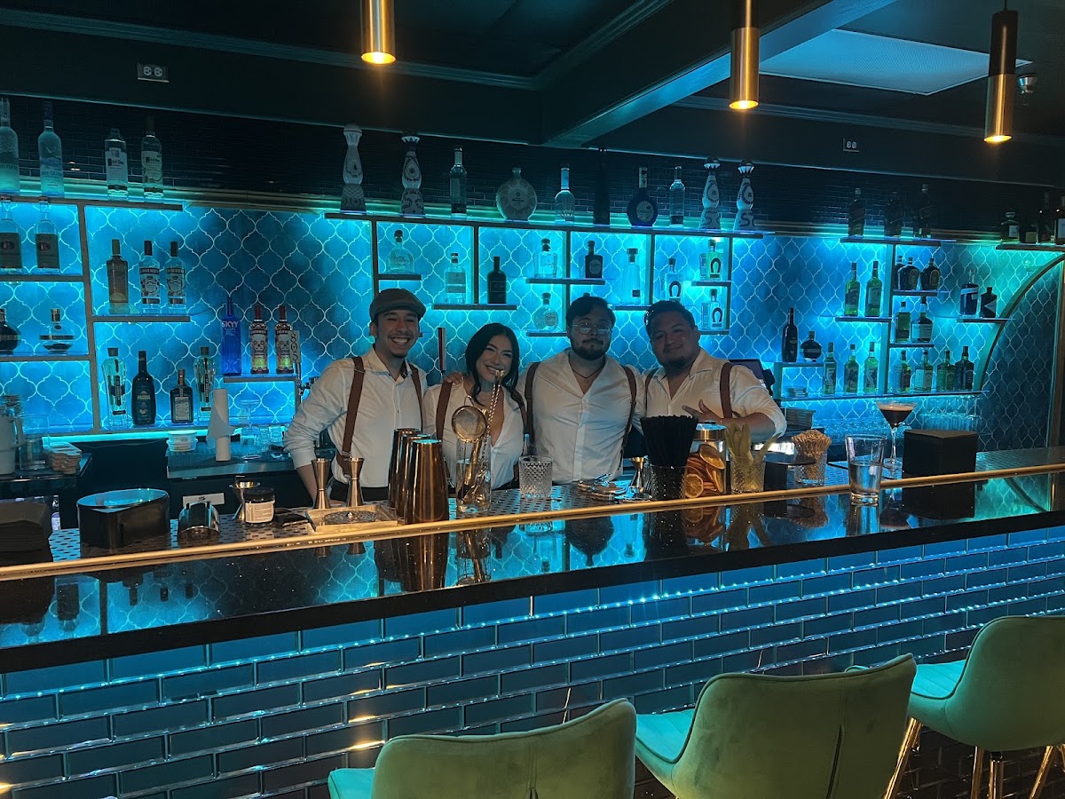 On The Rocks Kitchen & Lounge