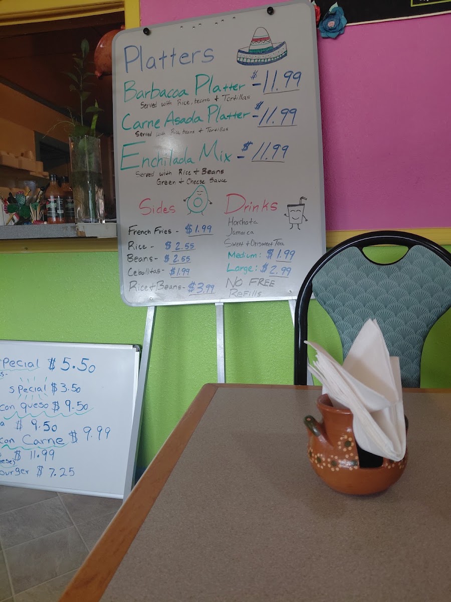 Tacos los Reyes menu board