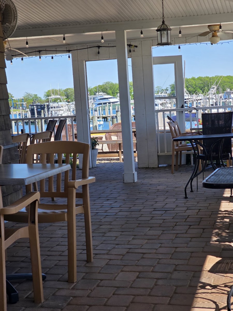 Cap's Montauk Harbor
