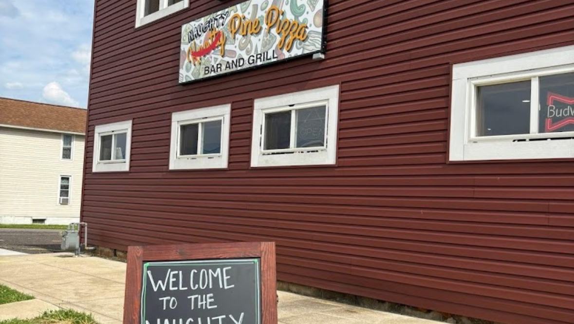Naughty Pine Pizza Bar & Grill