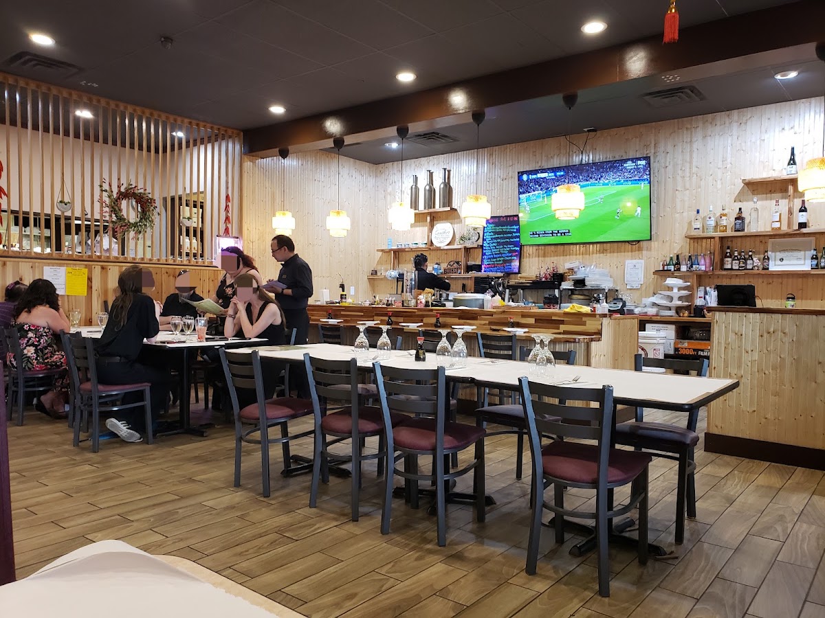 HoneyBee Asian Bistro & Sushi