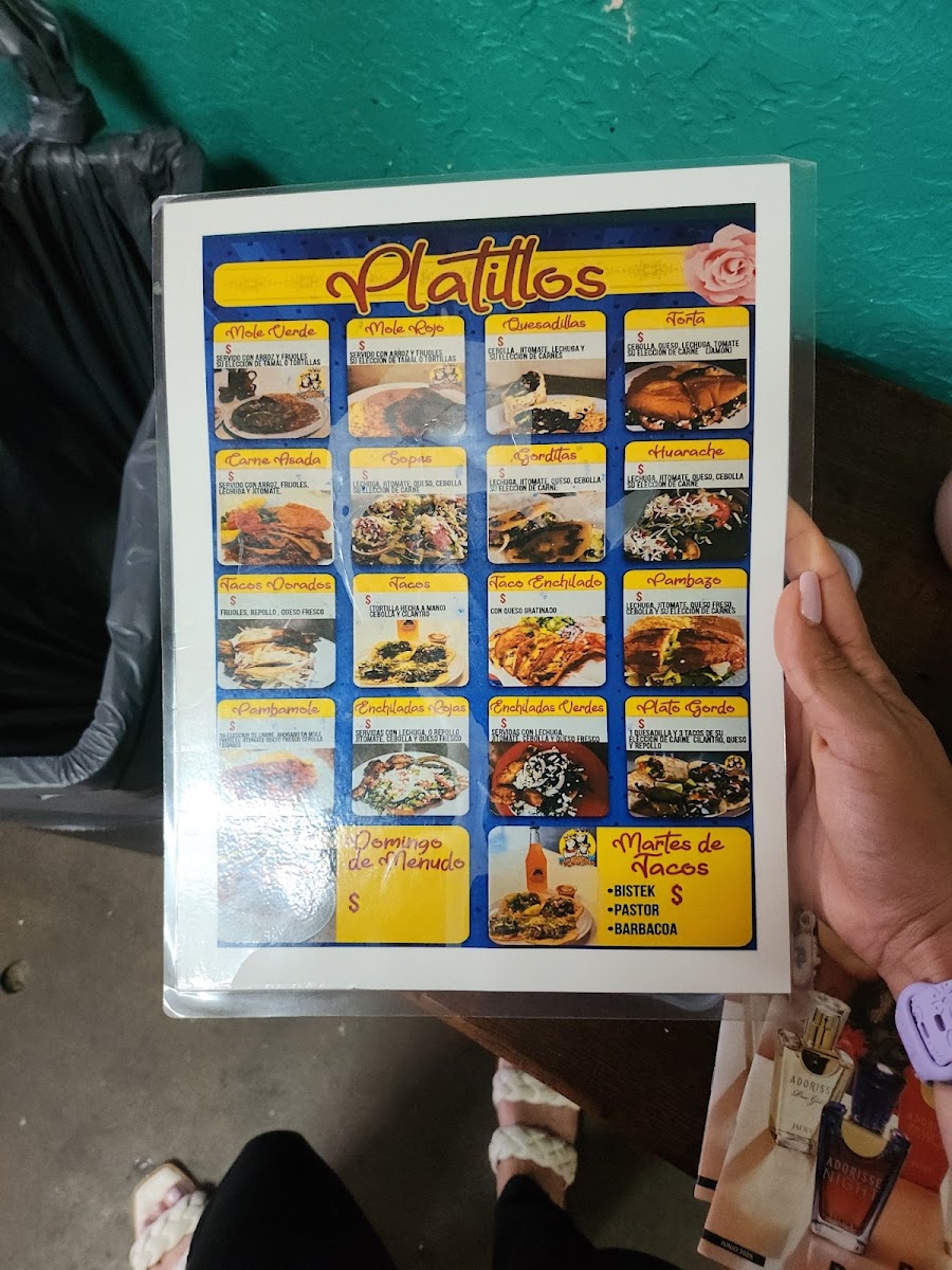Las Tres Reinas menu board