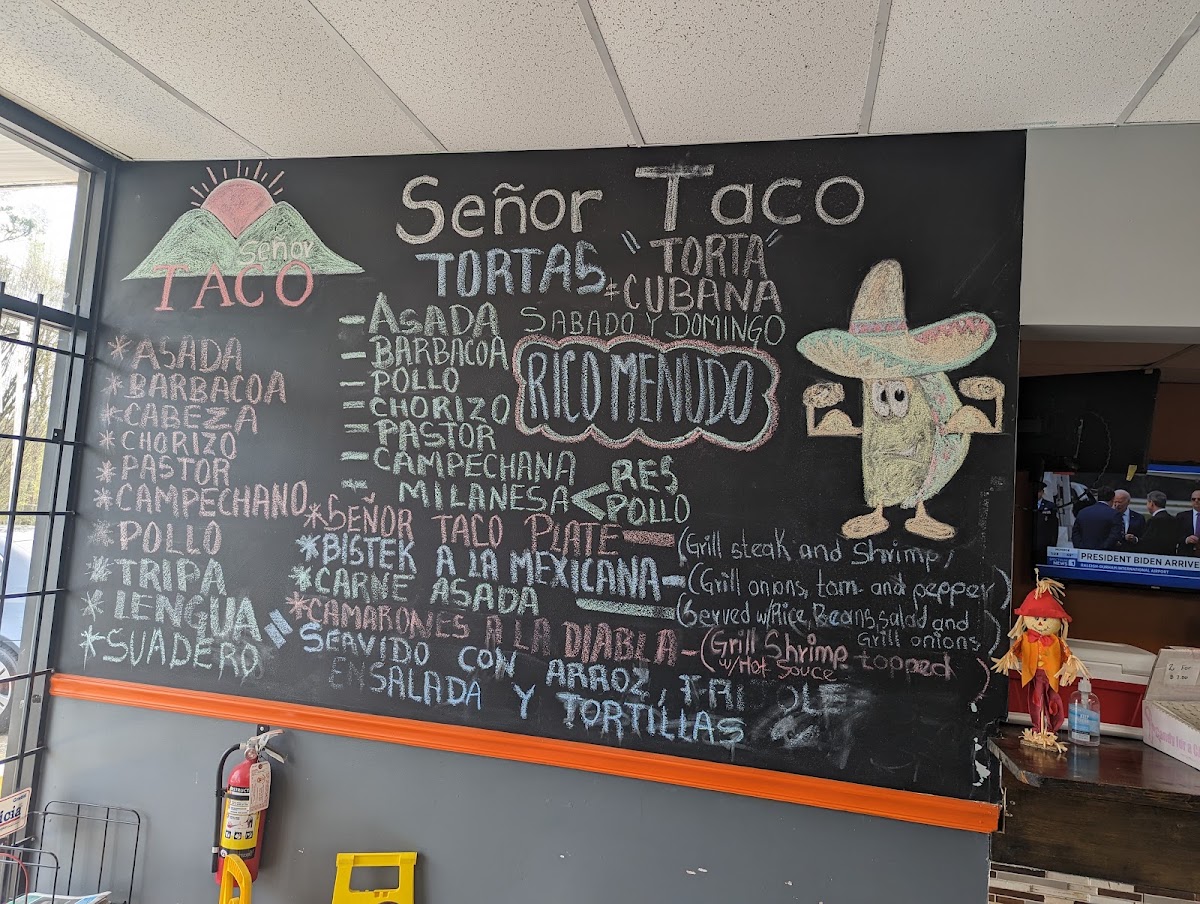 Las Megas Tortas menu board