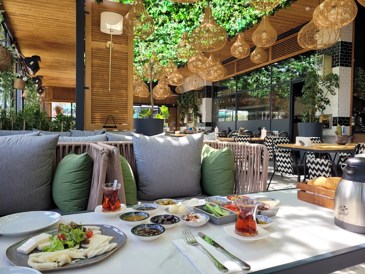 Dosso Dossi Cafe & Brasserie / Çengelköy