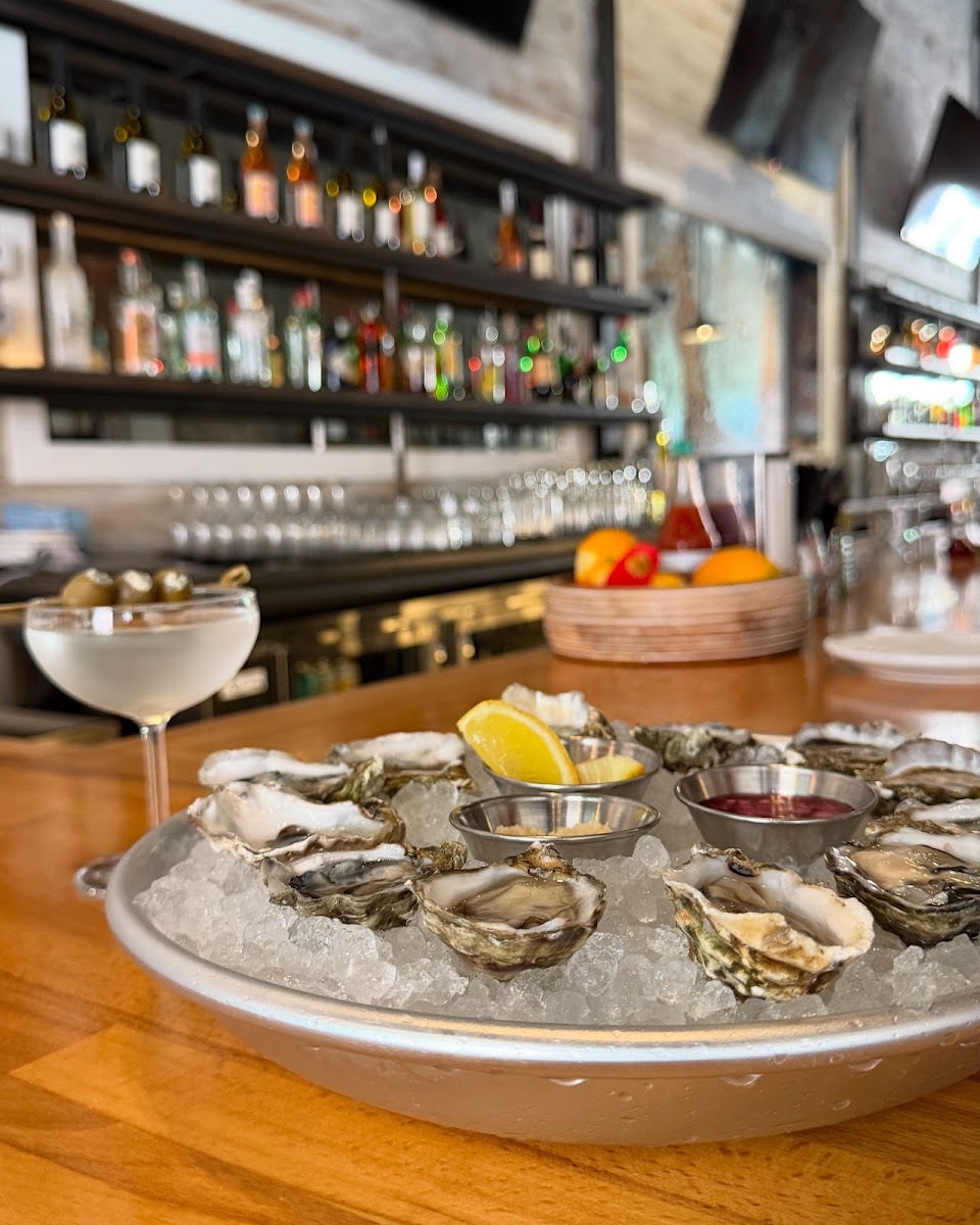 Pearl Divers Oyster Bar
