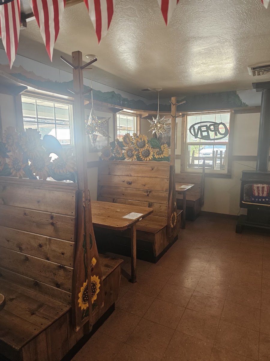 Lola's Family Restaurant