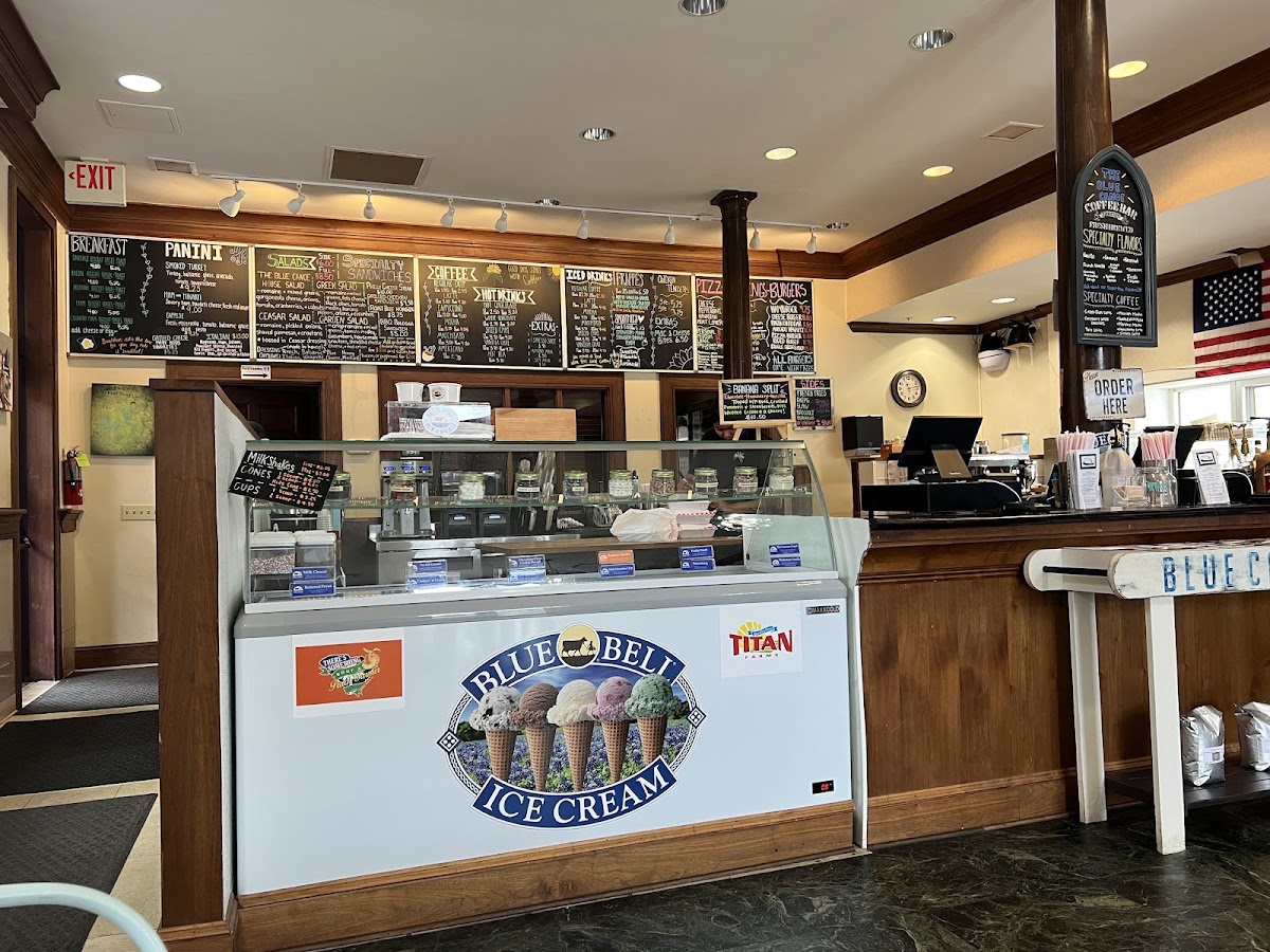Blue Canoe Restaurant | Breakfast • Lunch
