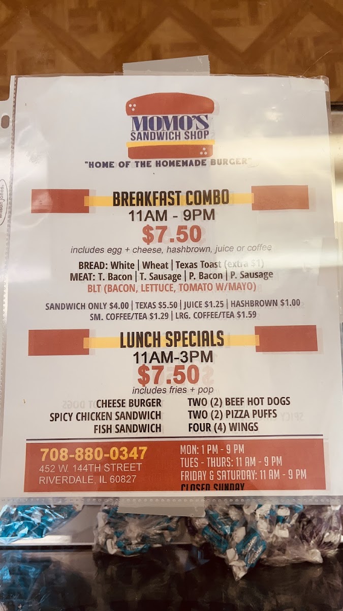 Momo's Sandwich Shop menu board
