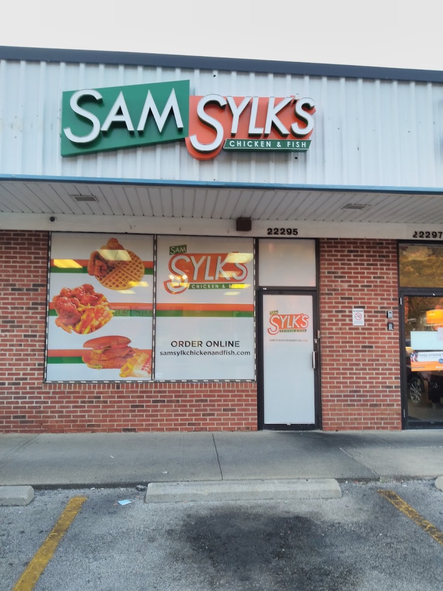 Sam Sylk's Chicken And Fish Euclid