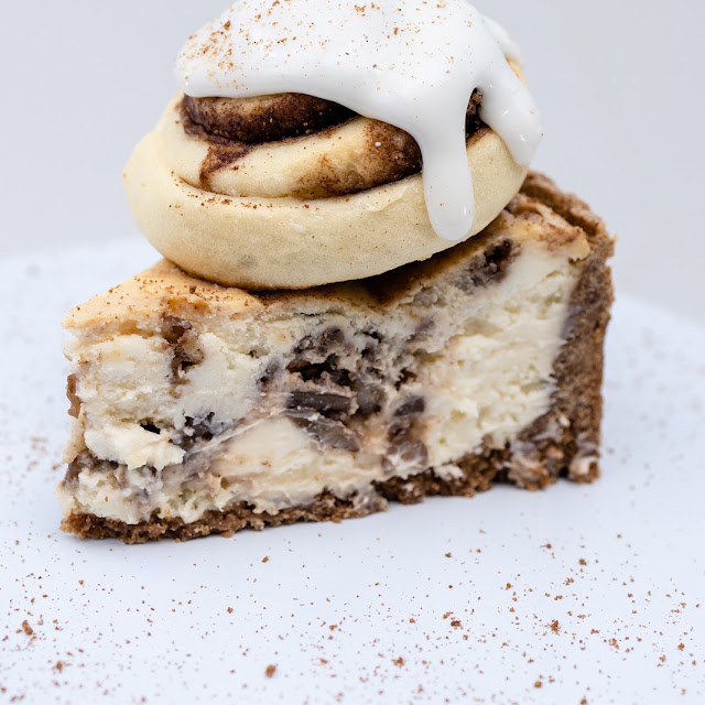 Cinnamon Roll Cheesecake