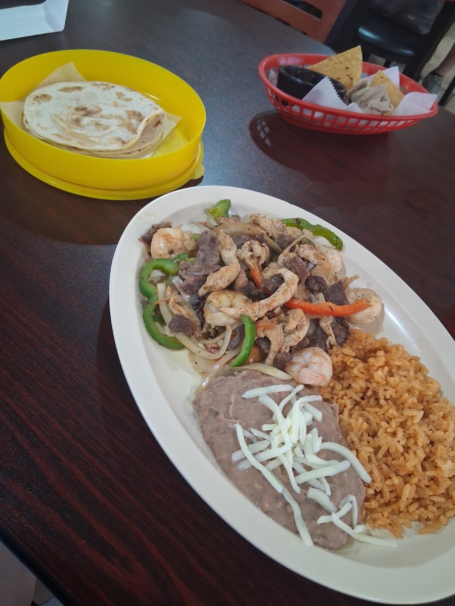 Las Tapatias Family Kitchen Inc