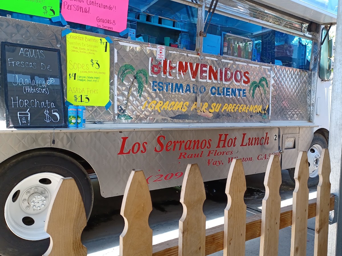 Los Serranos menu board