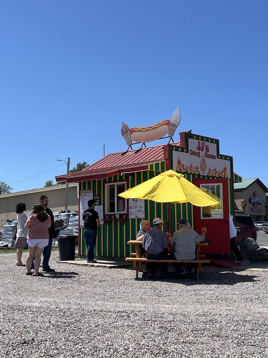 JJ's Dawg House