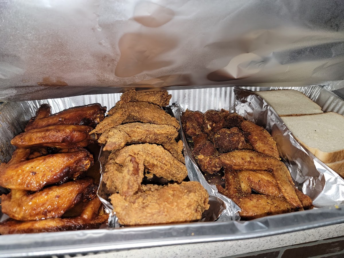 The Tree Bar-B-Que and Lounge