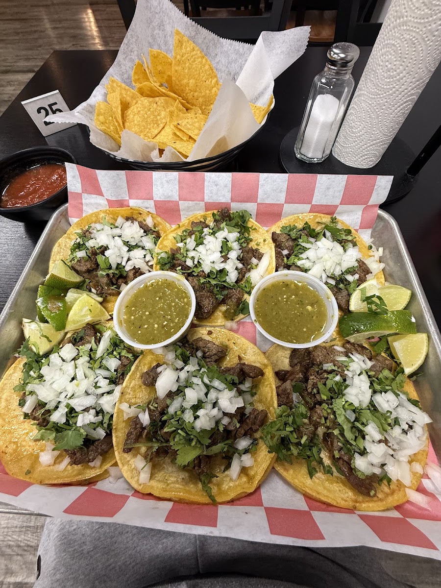 El Jarocho Tienda and Taqueria