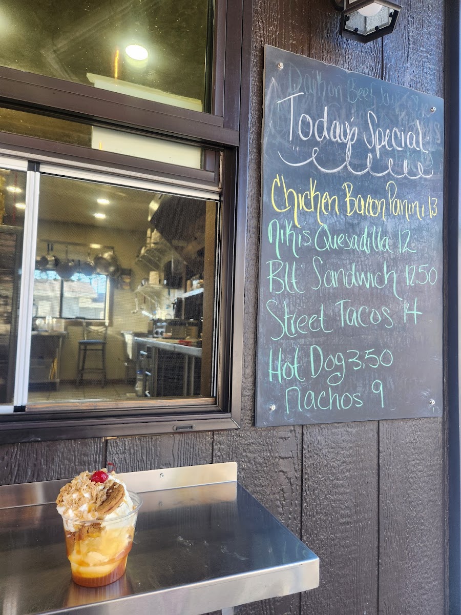 Fizzy's Walk-Up Eatery & Catering menu board