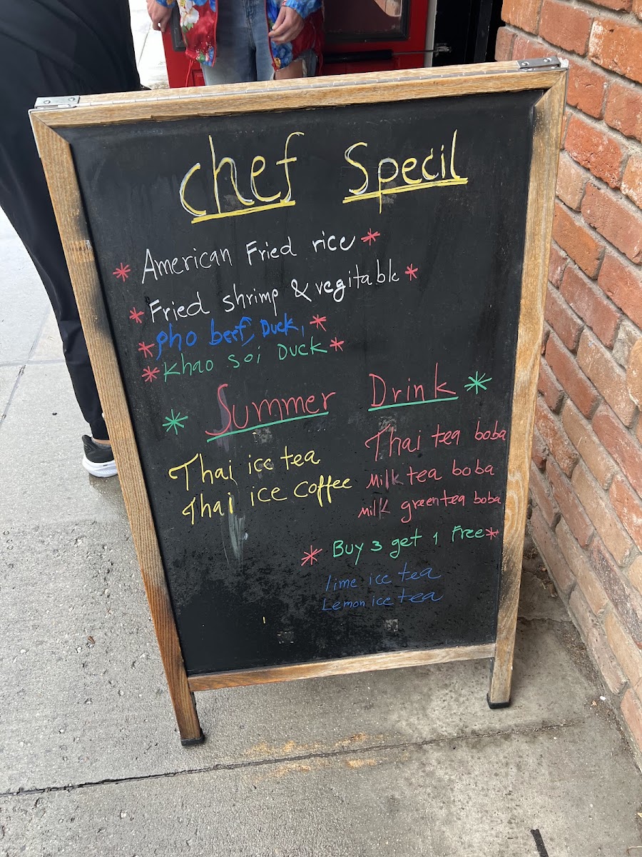 Siam Noodles Salida menu board