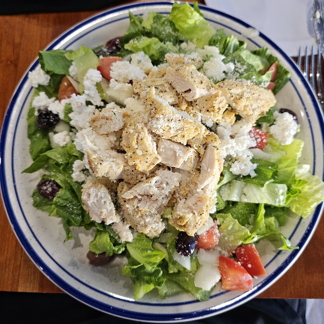 Greek Salad w Grilled Chicken