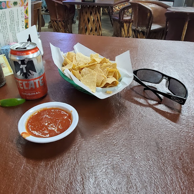 Totopos Y Salsa
