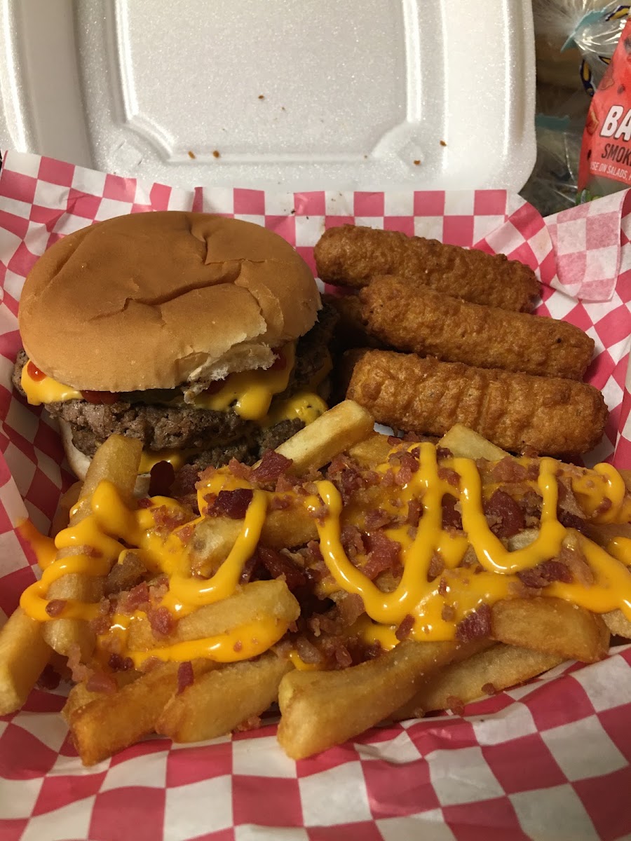 Red Door Sports Bar &Grill