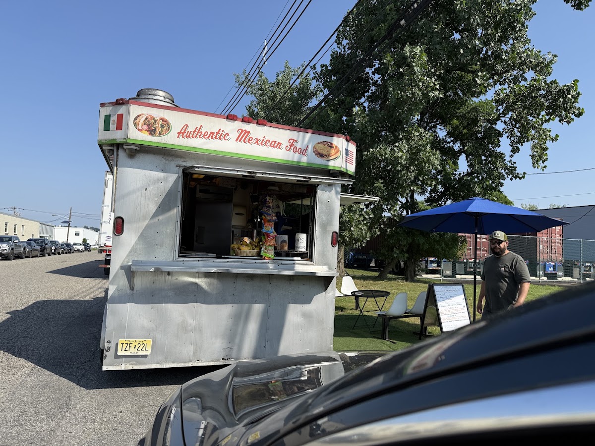 Los Dos Hermanos