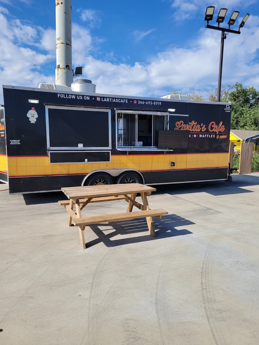 Larita's Cafe (Food Truck)