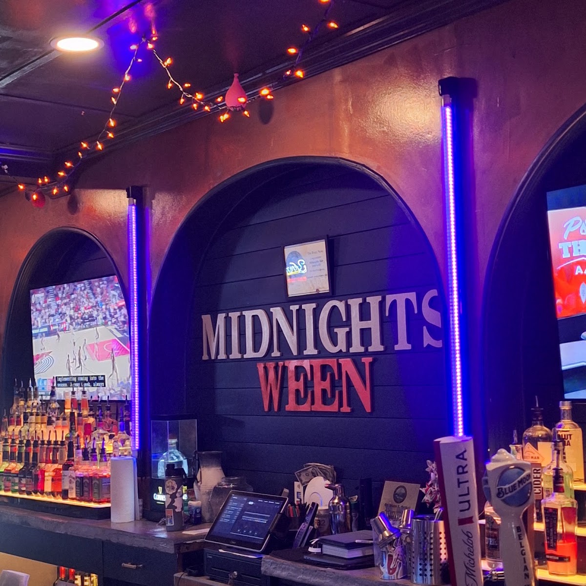 Midnights Bar and Grill
