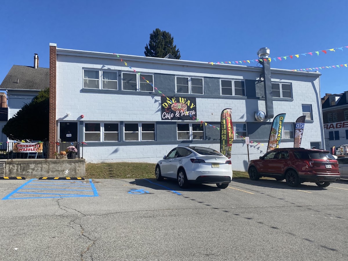 ONEWAY Cafe and Pizza