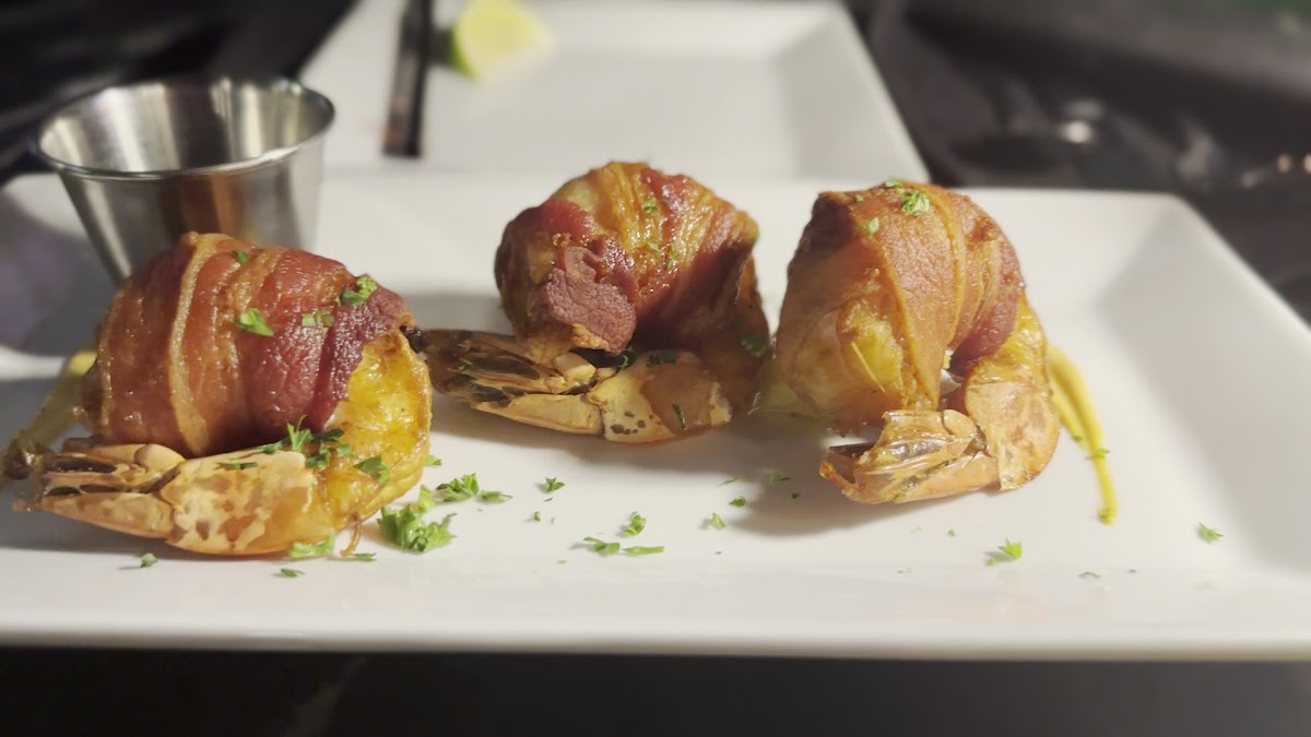 Colmena Bar & Grille