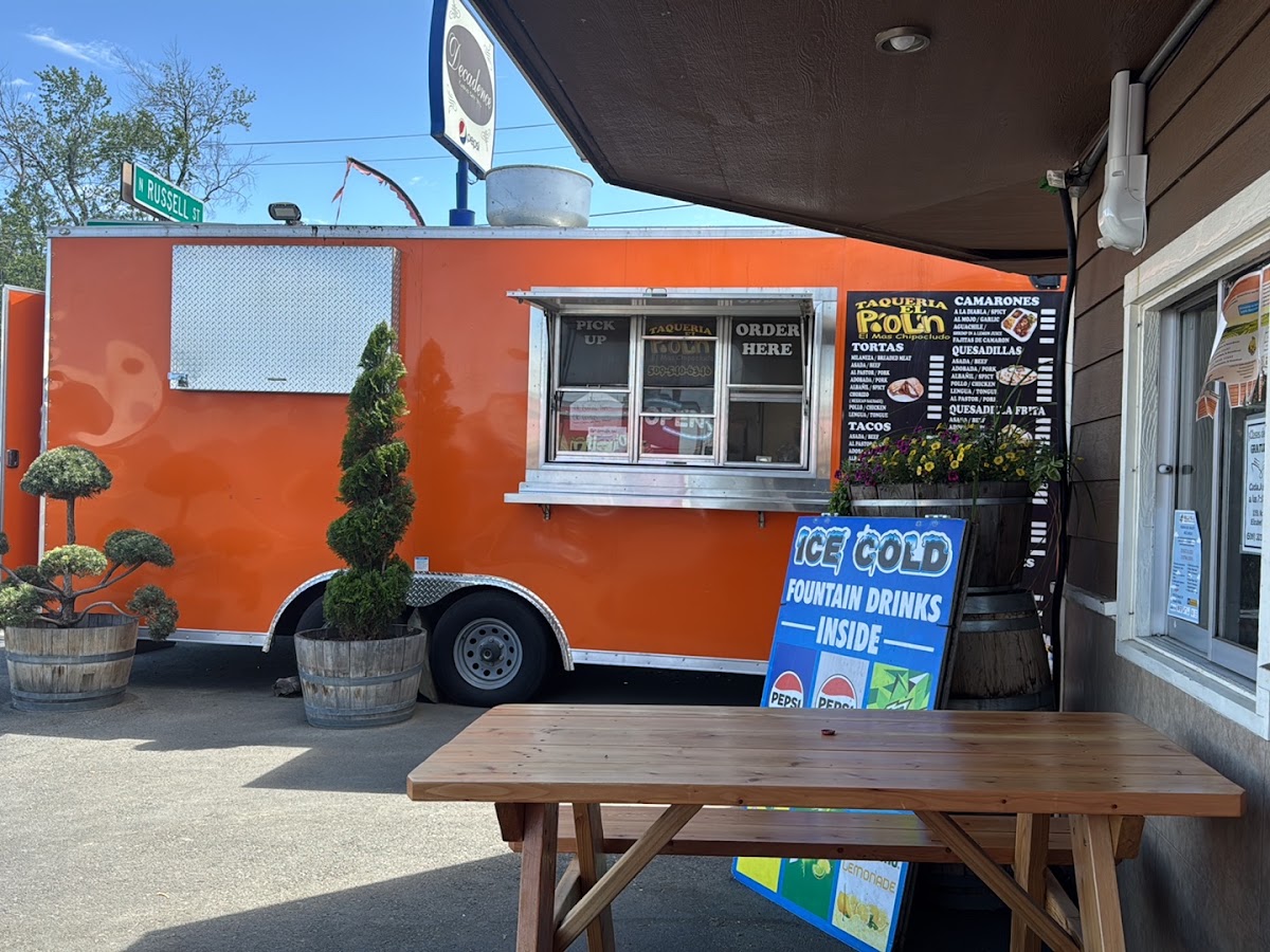 TAQUERIA EL PIOLIN