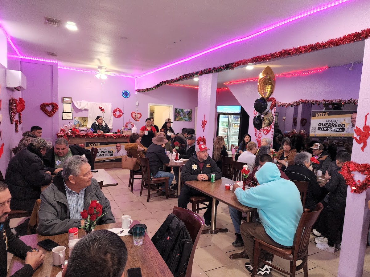 Los Máximo 'Mingo Place'