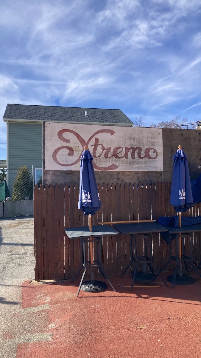 Xtremo Restaurant & Bar / Xtremo Chicken