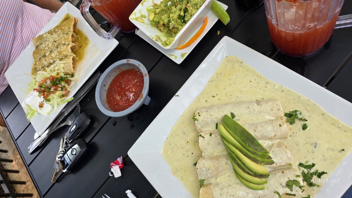 Los Monchies Mezcarrita Grill