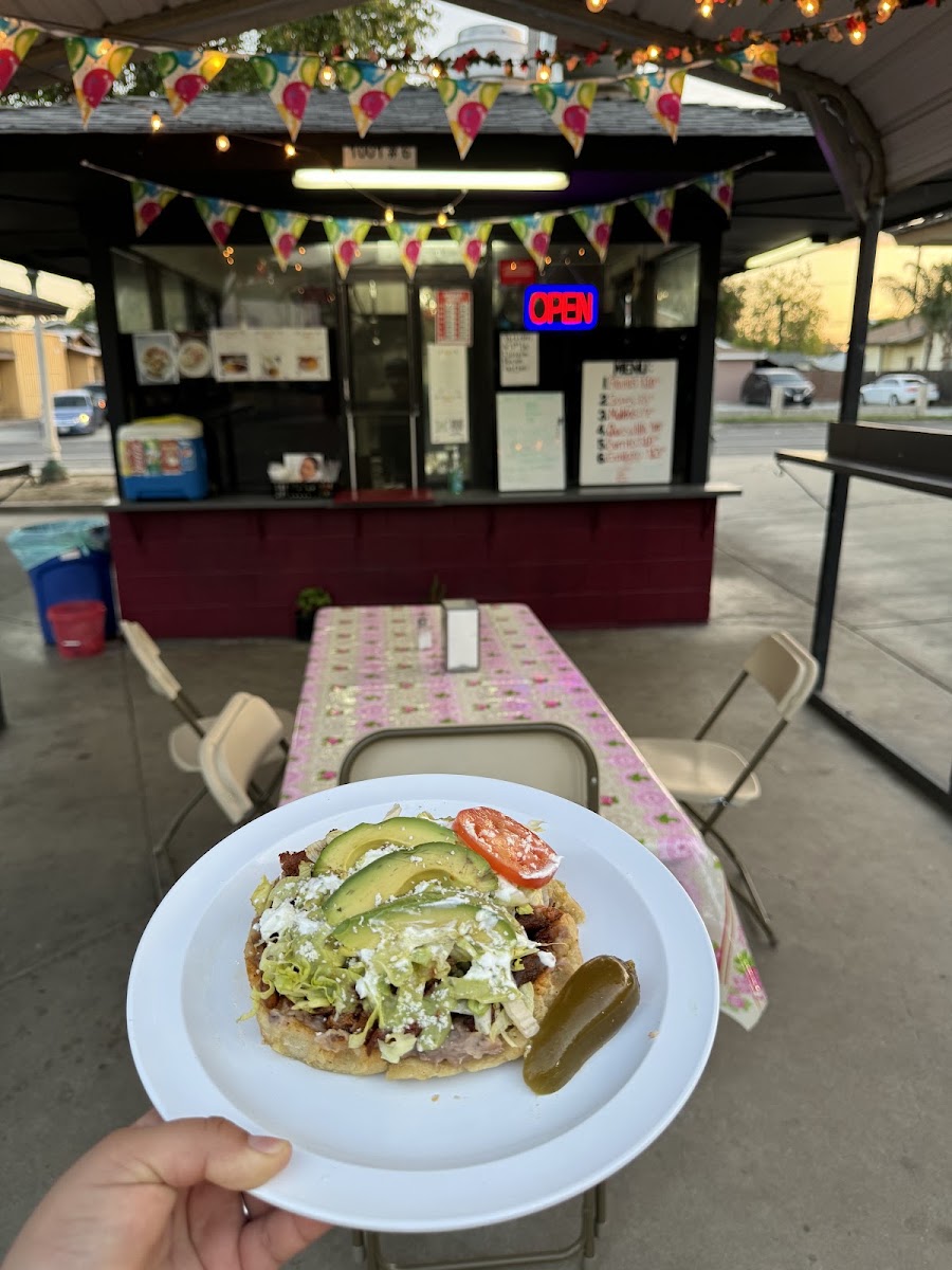 Las Flores Comida Mexicana