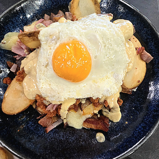 Breakfast Poutine