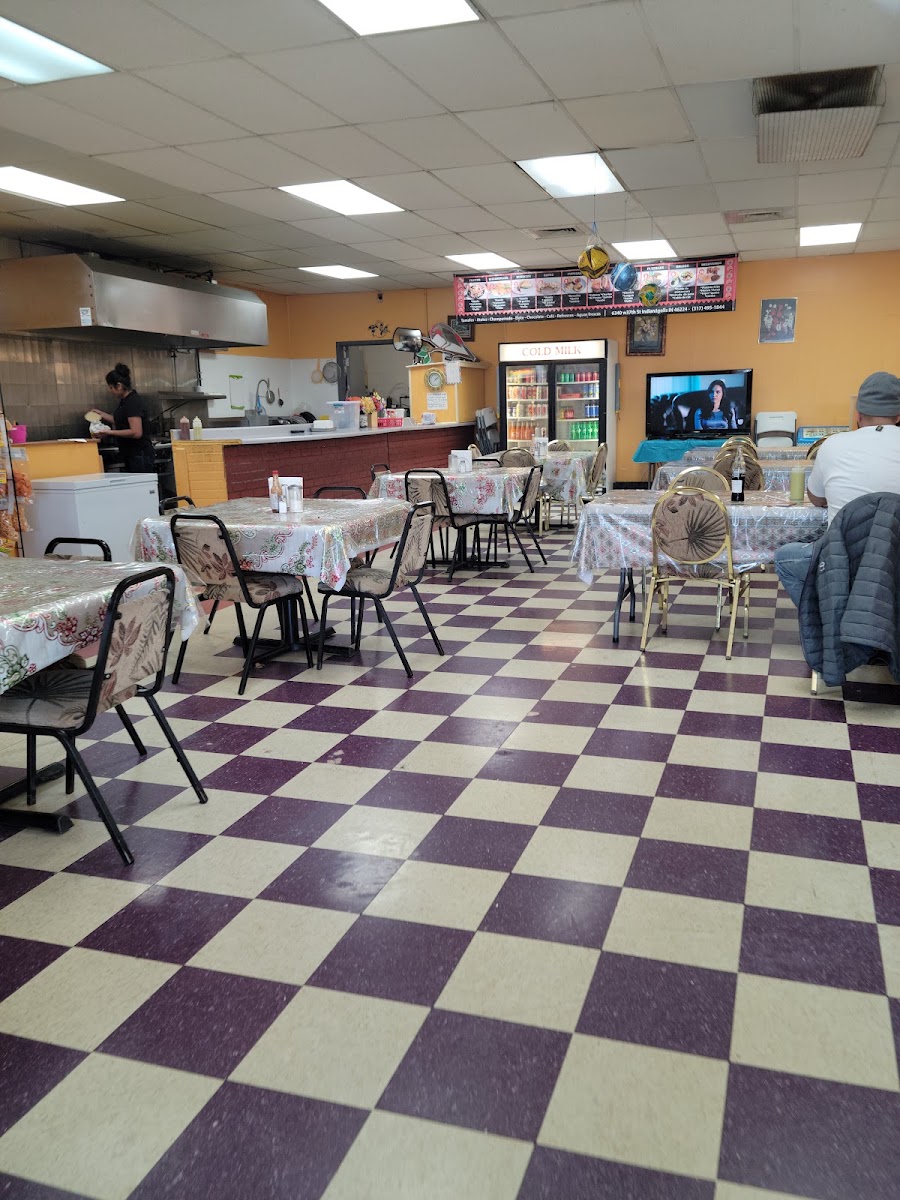 Tienda y Taqueria La Familia