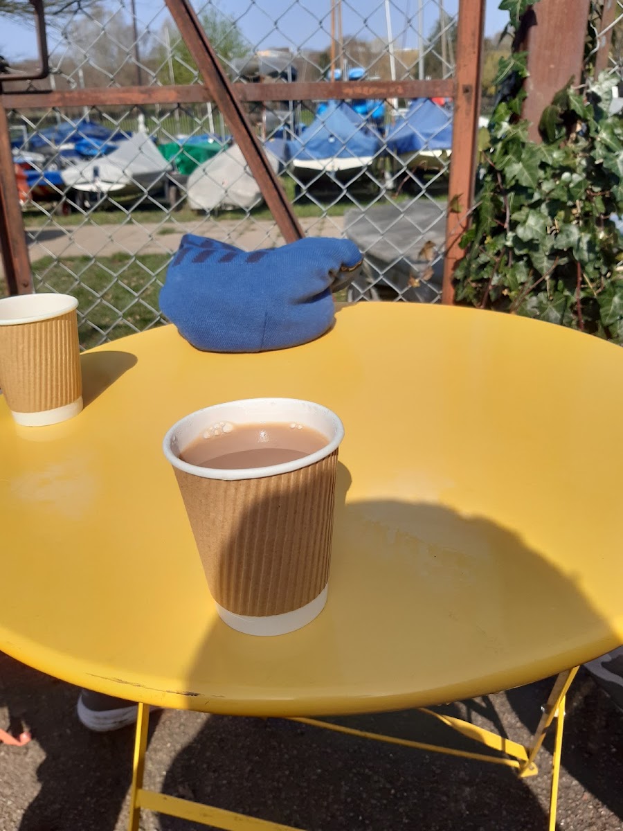 The Lakes Café