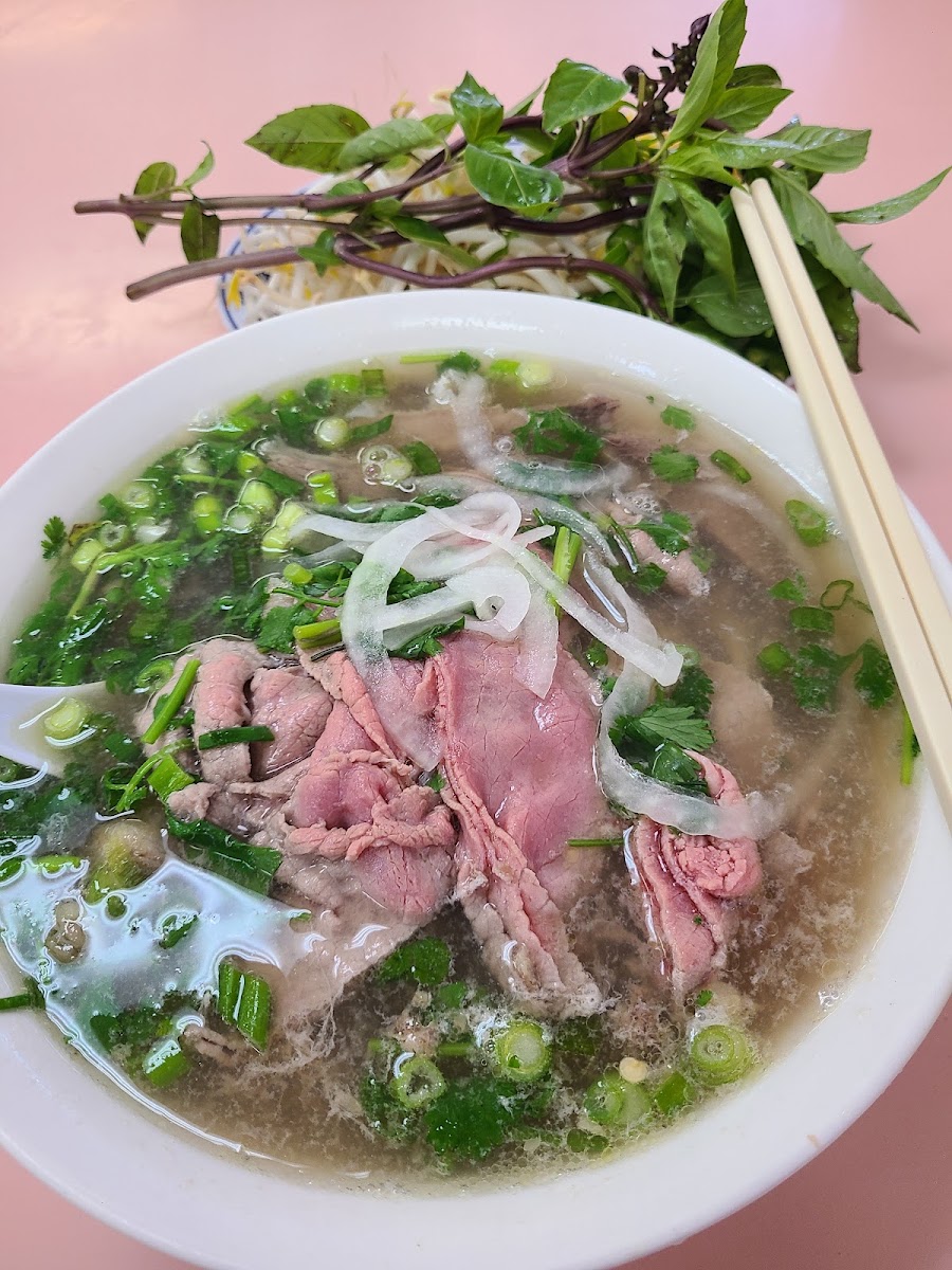 Phở Hòa Noodle Soup