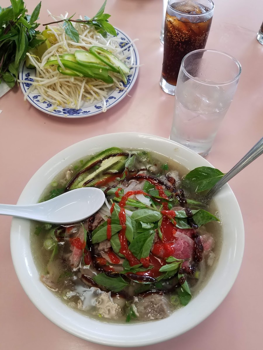 Phở Hòa Noodle Soup