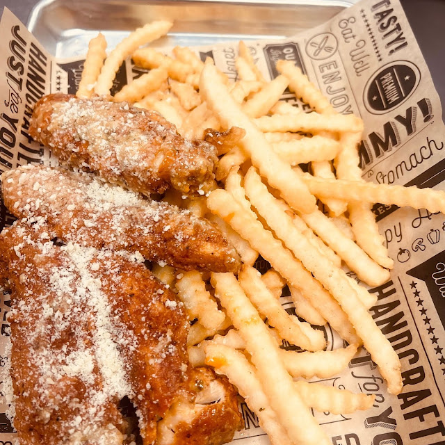 Mozzarella Sticks with Fries