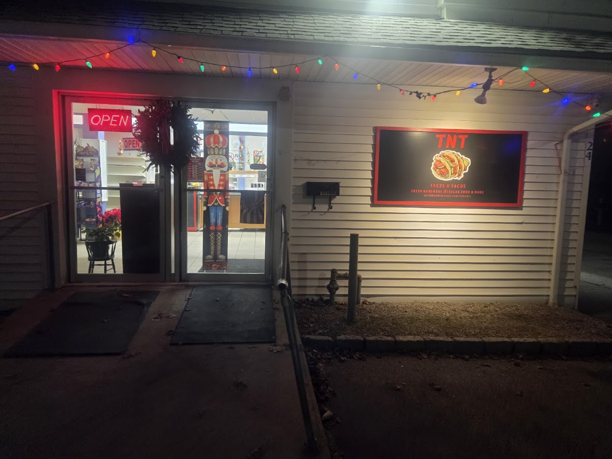 TNT Tacos N Tacos