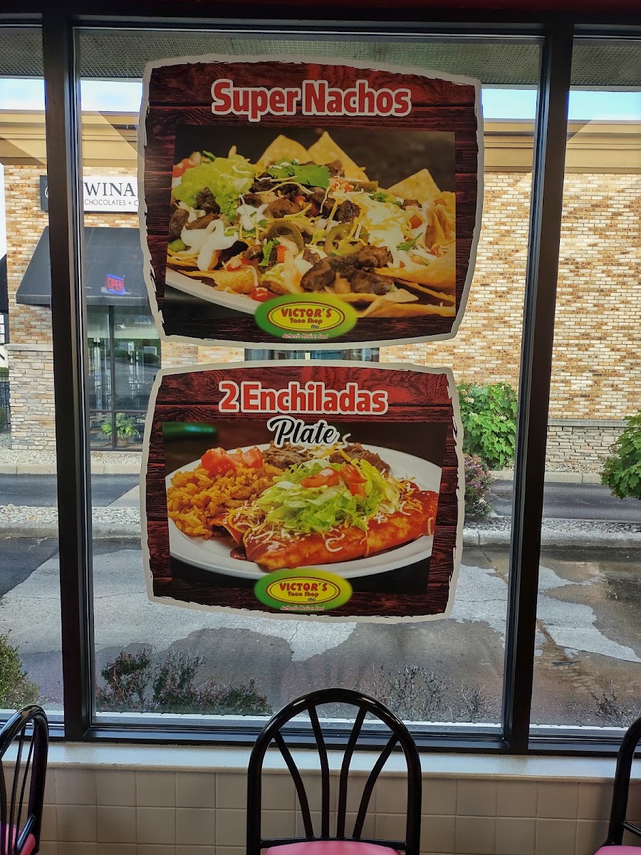 Victor’s Tacos menu board