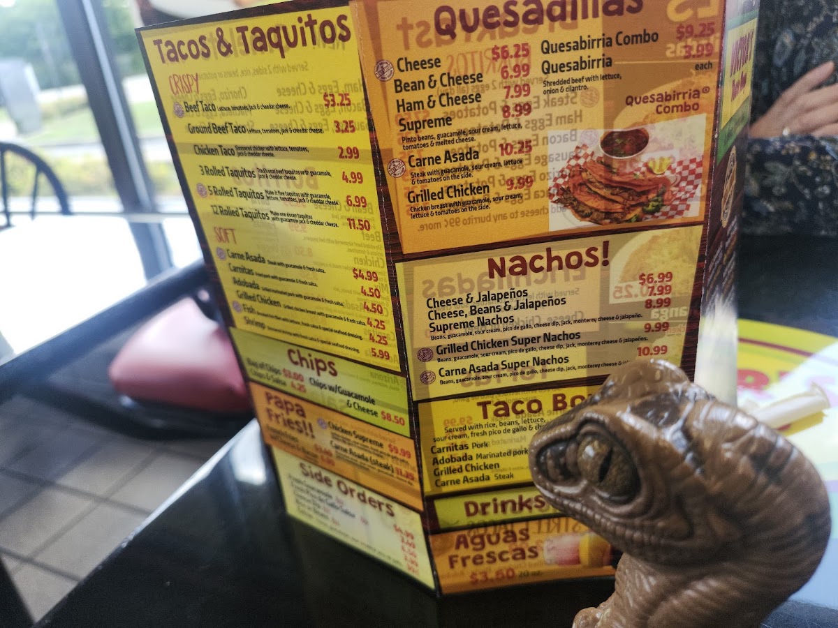 Victor’s Tacos menu board
